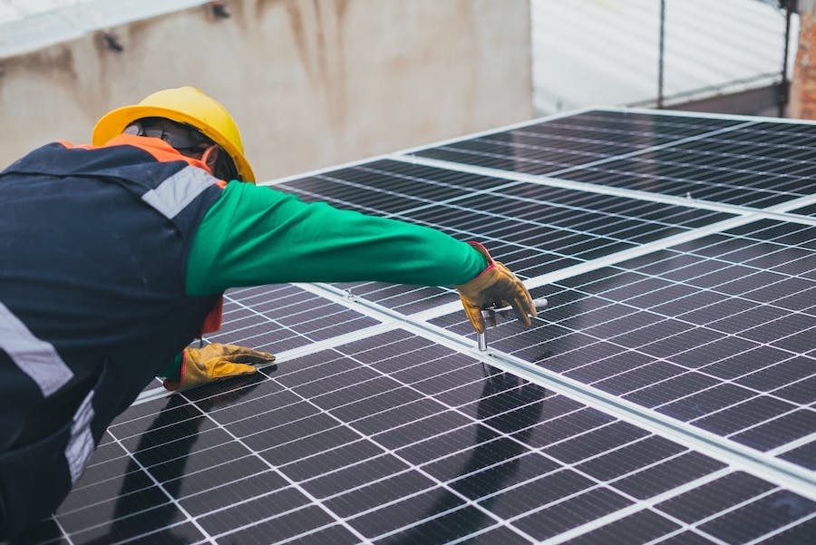 Zonnepanelen uitschakelen: zo ga je te werk 